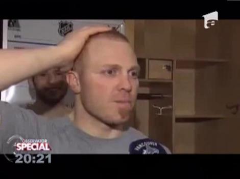 Observator Special: Un jucator de hochei din SUA isi terorizeaza colegii de echipa cand vor sa ofere interviuri!