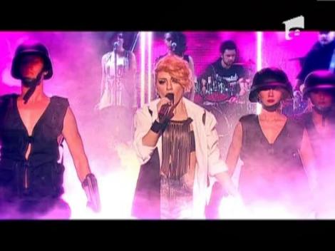 "Te cunosc de undeva':  Ea este... Joe Dassin! Ioana Anuta a cantat "Taka Takata"