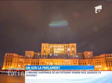 Extraterestrii vor Casa Poporului! O imagine pare desprinsa din filmul Ziua Independentei