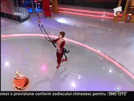 Show de senzatie! Balet aerian cu regina acrobatiei