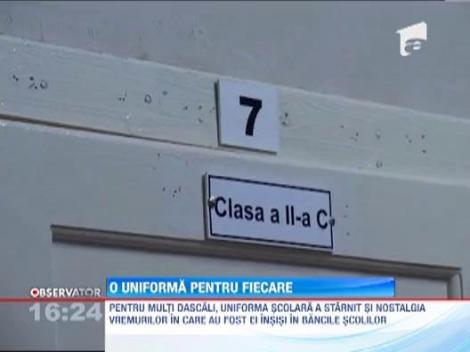 Profesori in uniforme in Arad: inclusiv directorul scolii poarta camasa si vesta, exact ca elevii