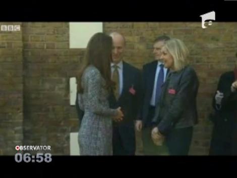 Kate Middleton, insarcinata si fericita: si-a aratat pentru prima oara burtica
