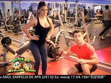 Faci curat si slabesti! Roxana Vancea te invata cum sa te antrenezi cu... servetelele! 