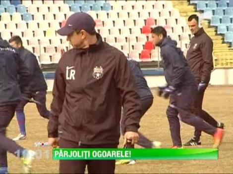 Stelistii au alergat pe iarba uscata de pe Ghencea