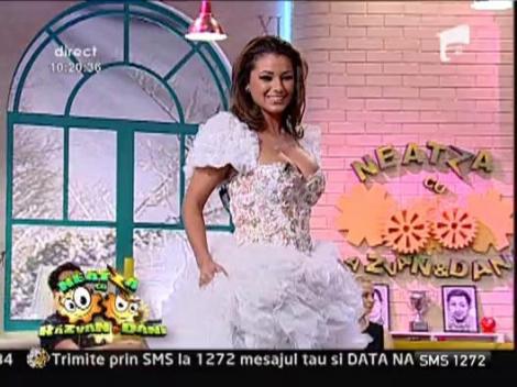 Roxana Vancea si Anca Martin, in rochii de mireasa, la Neatza cu Razvan si Dani!