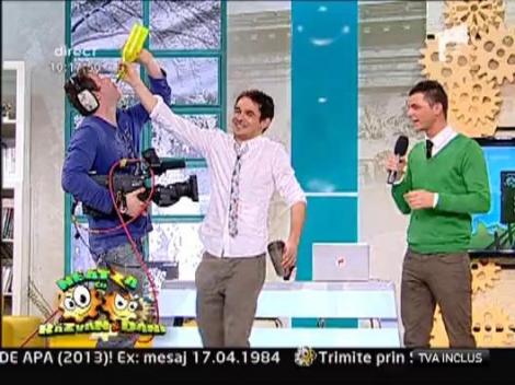 Razvan ia lectii de bartending