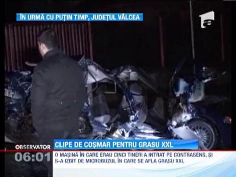 Grasu XXL, la un pas de moarte! Microbuzul sau a fost implicat intr-un grav accident, soldat cu cinci morti
