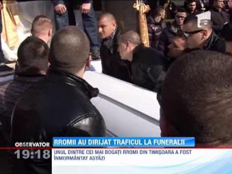 Vladimir Carpaci, judecatorul suprem al rromilor, inmormantat cu fanfara si bodyguarzi