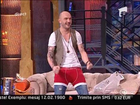 Bordea danseaza Harlem Shake in chiloti rosii!