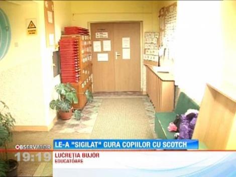 UPDATE / O educatoare din Timisoara le-a lipit copiilor gura cu scotch ca sa nu mai vorbeasca