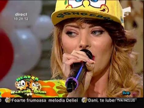 LIVE: Delia - "Medley"