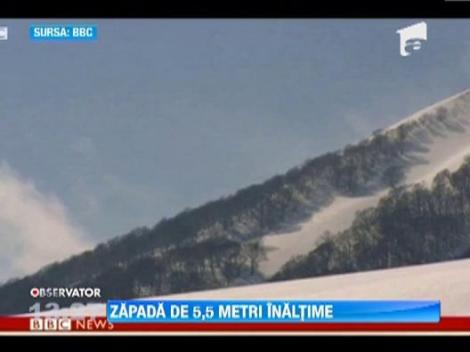 Stratul de omat a ajuns la o inaltime record in Japonia: 5,5 metri