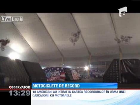 18 americani au intrat in Cartea Recordurilor dupa s-au dat peste cap, simultan, cu motocicletele