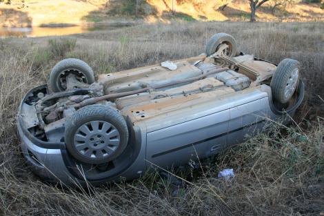 Au ajuns in stare grava la spital, dupa ce s-au rasturnat cu masina intr-un sant