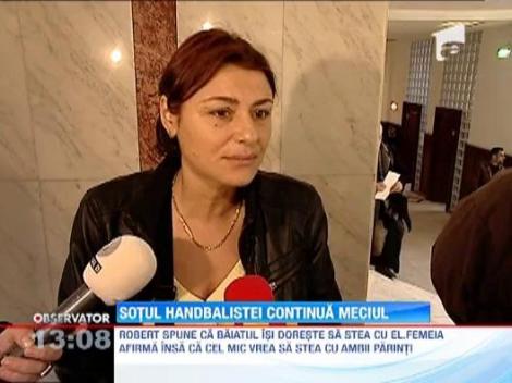 Sotul handbalistei acuzate de relatii extraconjugale cu o femeie cere custodia copilului