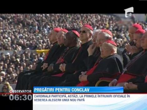 Cardinalii romano-catolici participa astazi la Vatican la primele intruniri oficiale in vederea alegerii unui nou Papa