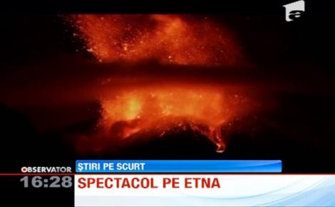 Eruptia vulcanului Etna a luminat cerul Siciliei
