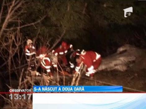 A scapat doar cu o zgarietura dupa ce a cazut cu TIR-ul intr-o rapa de 50 de metri