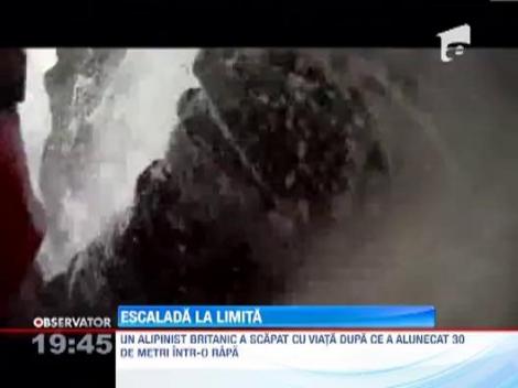 Un alpinist britanic a scapat nevatamat, dupa ce a alunecat 30 de metri intr-o rapa