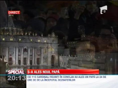 Habemus Papam! A iesit fum alb de pe cosul Capelei Sixtine