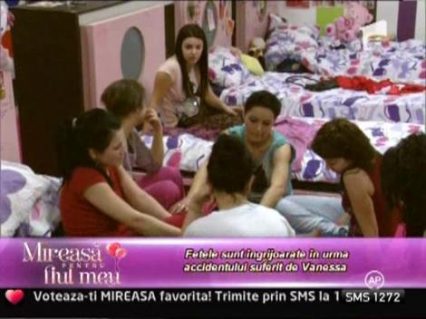 Vanessa s-a accidentat in cabina de dus!