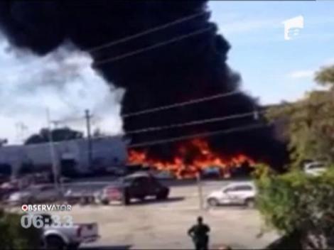Un avion de mici dimensiuni s-a prabusit intr-o parcare din Florida. Trei oameni si-au pierdut viata