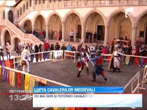 Campionatul de Lupte Medievale s-a desfasurat la Castelul Corvinilor din Hunedoara