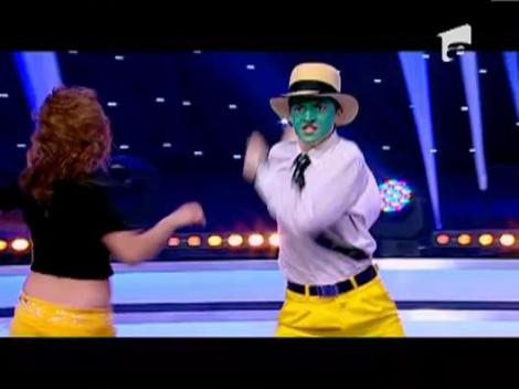 Bendeac a sarutat-o cu foc pe Monica Petrica! Motivul... The Mask!!!