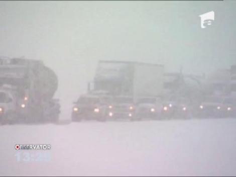 O suta de persoane au fost ranite intr-un carambol in Canada