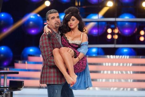 Anda Adam a cantat in cada, alaturi de un dansator sexy, la "Te cunosc de undeva!" 