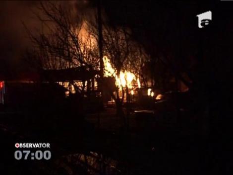 Un incendiu puternic a facut scrum un depozit de cherestea din Timisoara