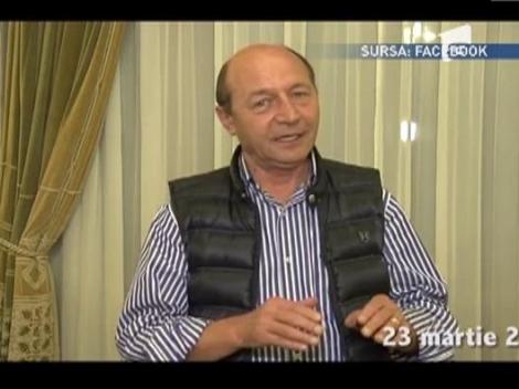 Mircea Badea parodiaza "mesajul de la perdea" al lui Traian Basescu: "Adio, PDL!"
