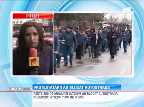Angajatii Oltchim au blocat, timp de o ora, autostrada Bucuresti - Pitesti