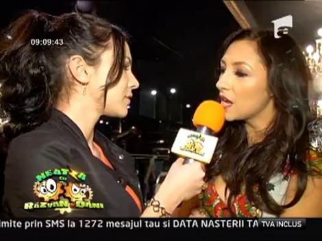 Andia Petculescu, finalista "Miss Monden", si-a demonstrat calitatile de reporter in club