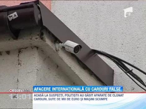 Zeci de romani specializati in infratiuni bancare, ridicati de mascati