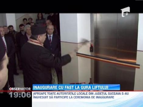 Inaugurare cu mare fast a unui simplu lift