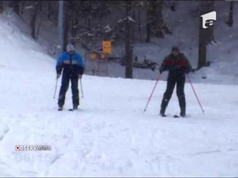 Zeci de turisti au luat cu asalt partiile de pe Valea Prahovei