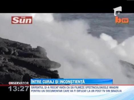 Canotor, la un pas sa fie inghitit de lava unui vulcan