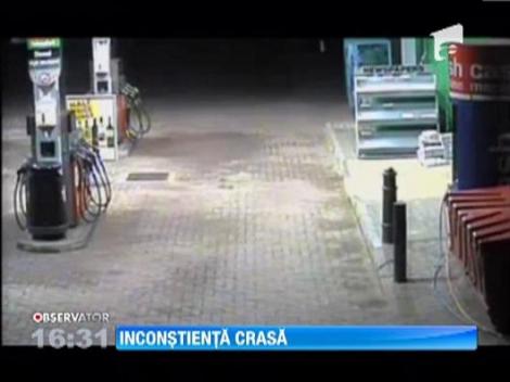 Hotii inconstienti. Au aruncat in aer un bancomat din incinta unei benzinarii!