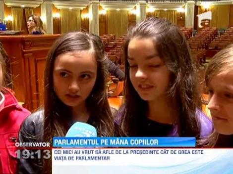 Saptamana Altfel: 5000 de copii au calcat astazi holurile Parlamentului