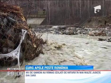 Sate intregi sunt sub ape din cauza inundatiilor de pe Jiu! Dezastrul pandeste acum pe Dunare