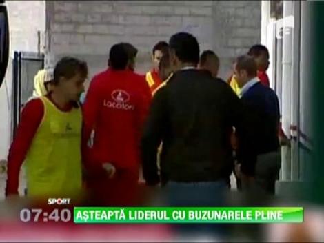 Asteapta liderul cu buzunarele pline