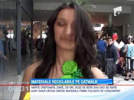 Prezentare de moda inedita din deseuri reciclabile 