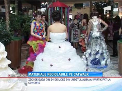 Deseuri reciclabile pe catwalk