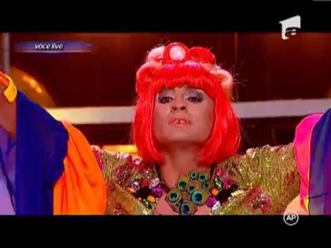 Pepe se transforma in Celia Cruz - "La vida es un carnaval"