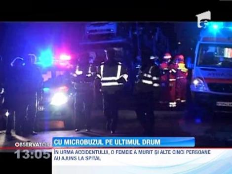 Un microbuz a fost spulberat de un TIR pe o sosea din Prahova. O femeie a murit