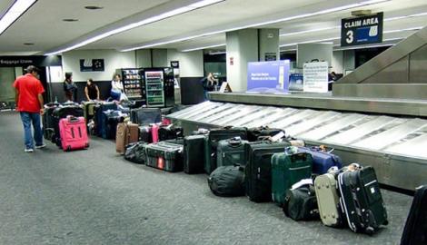 Un tanar angajat al aeroportului din Minnesota a furat timp de opt luni din bagajele pasagerilor