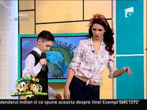 Laura danseaza tango la Neatza