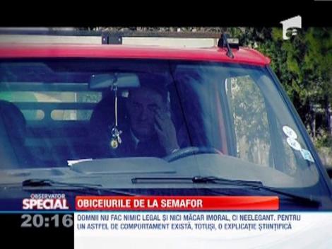 Obiceiurile soferilor la semafor