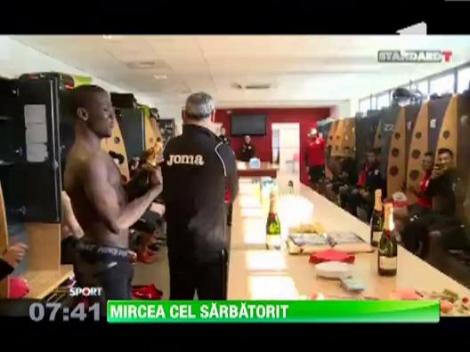 Mircea Rednic a fost aruncat in piscina de fotbalistii lui Standard